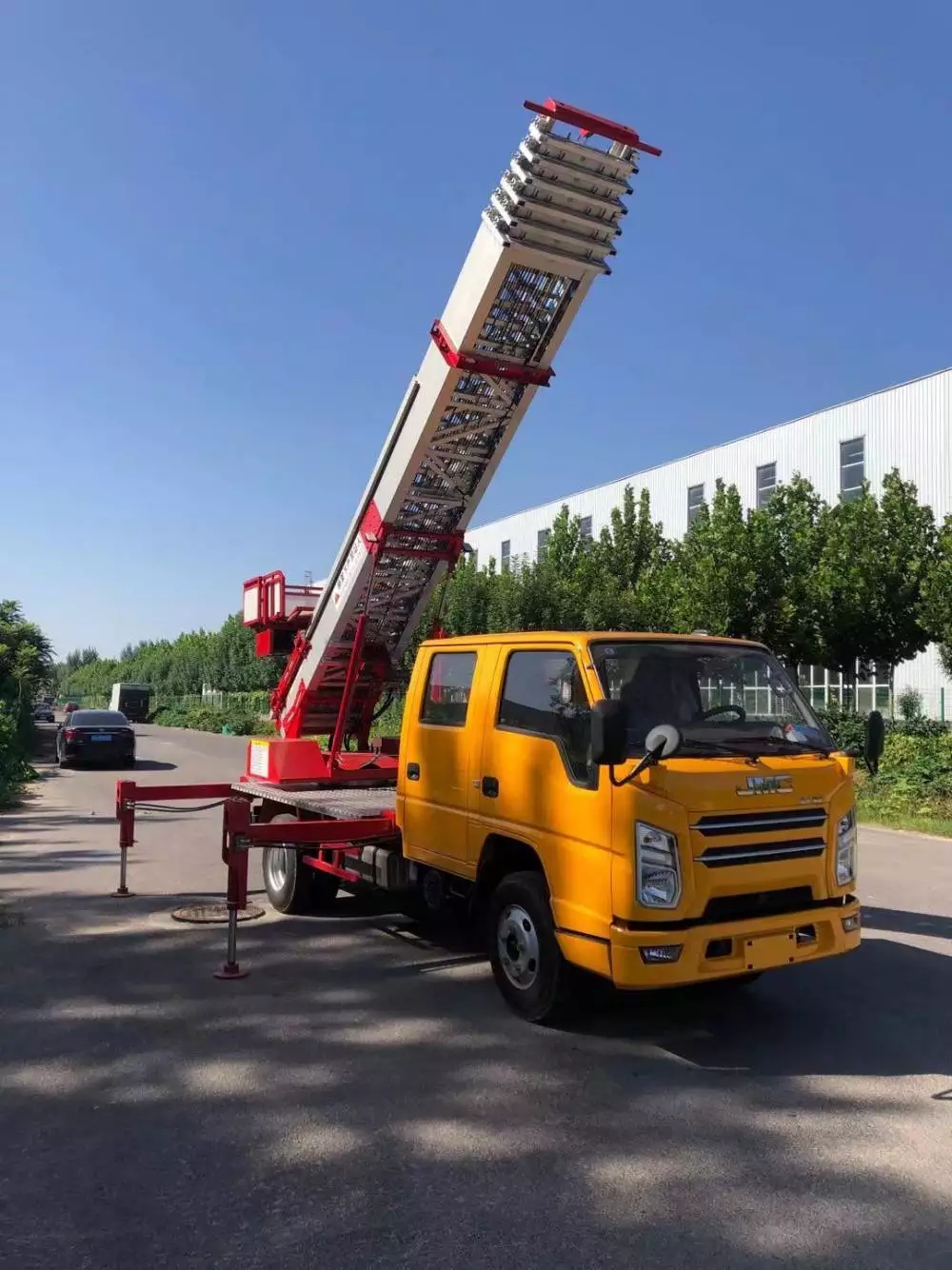 青松乡附近的云梯车出租服务：轻松解决高空作业需求