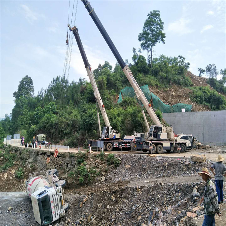 青松乡汽车掉沟里叫吊车救援要多少钱